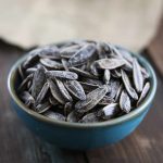 تخمه آفتابگردان دورنگ نمکی