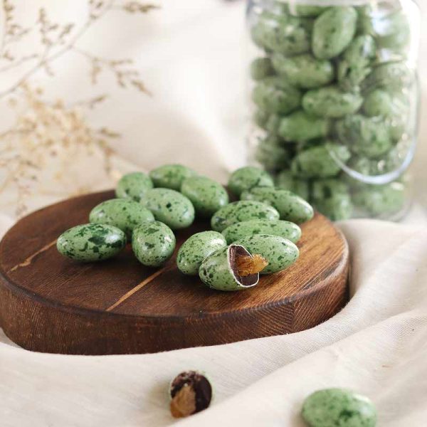 دراژه-شکلاتی-با-مغز-کشمش دراژه شکلات تلخ با مغز کشمش - Image 1